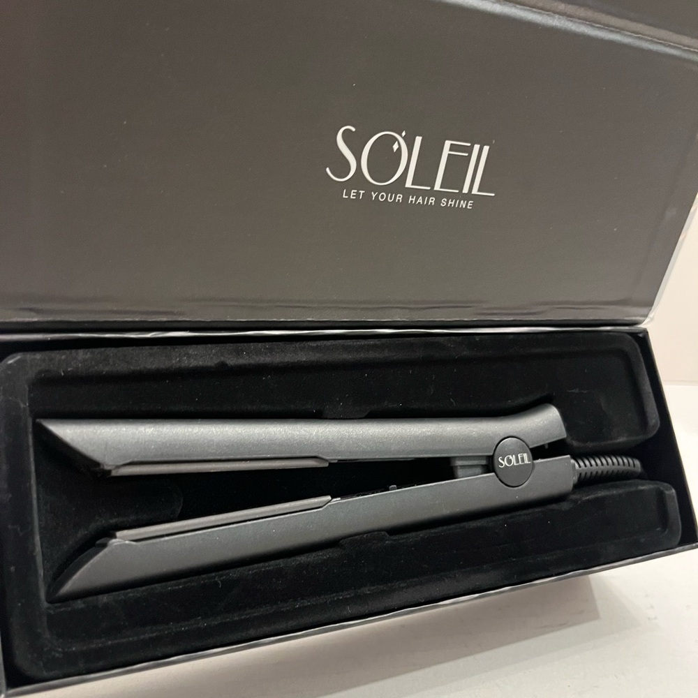 Soleil Mini Flat Iron Black Travel Ceramic Plates Hair Straightener Dual Voltage